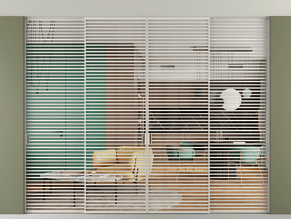 Алюминевая перегородка АЛПР 040.07_АОС_Crystalvision_new. Цвет Алюминий облачно-серый. Материал Алюминий в эмали. Коллекция Перегородка Formato внутри проёма четырёхстворчатая со скрытым креплением в потолок. Картинка.