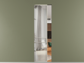 Алюминевая перегородка АЛПР 040.02 ММБ Зеркало триплекс. Цвет Алюминий молочно-белый. Материал Алюминий в эмали. Коллекция Перегородка Formato скрытый пенал одностворчатая. Картинка.